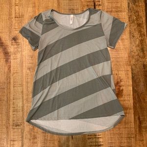✂️(3 for $25) LuLaRoe Green Striped TShirt Size Small curved bottom hem